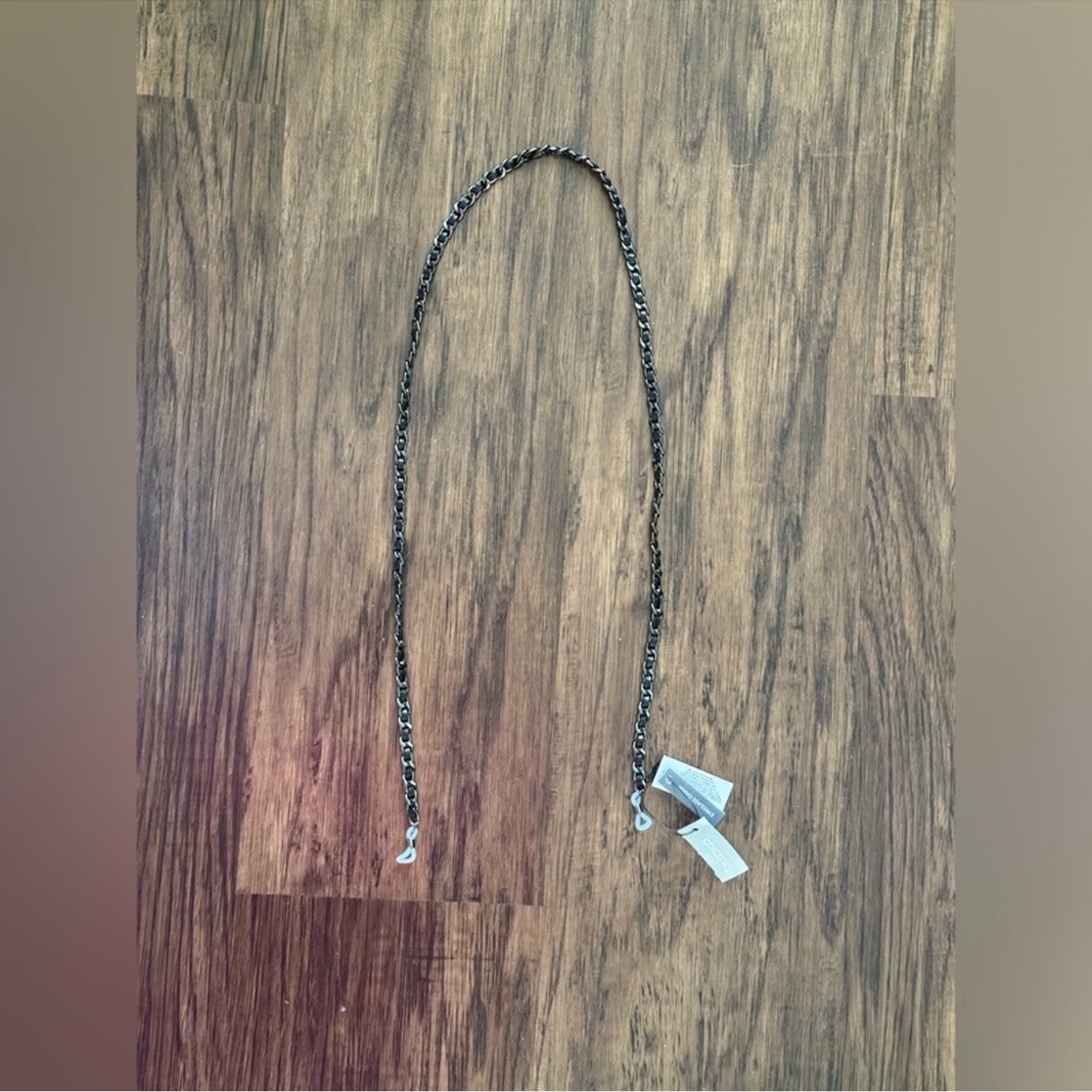 Chico’s eyeglass chain in black